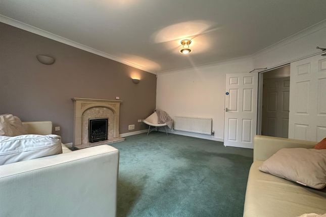 9, Sandringham Close, Coventry photo 5