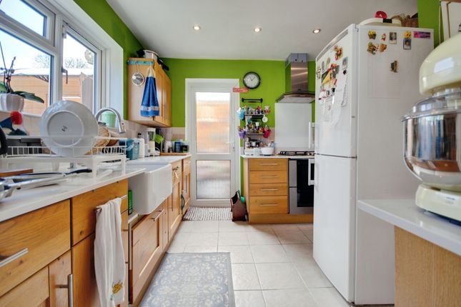 8, Tibbs Hill Road, Abbots Langley photo 4