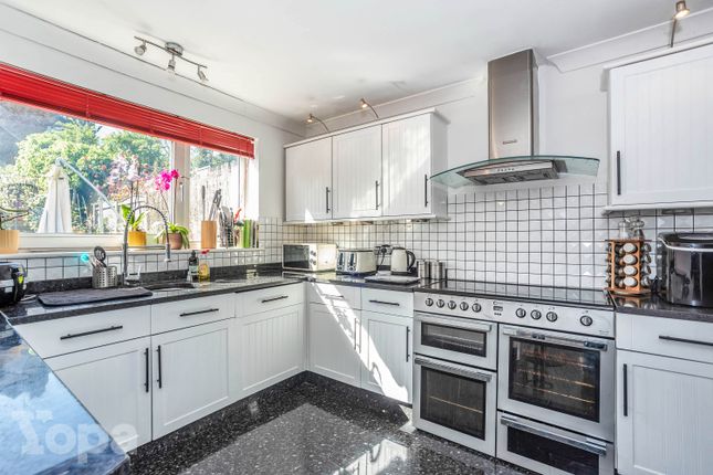 Town house for sale in Elizabeth Street, Greenhithe