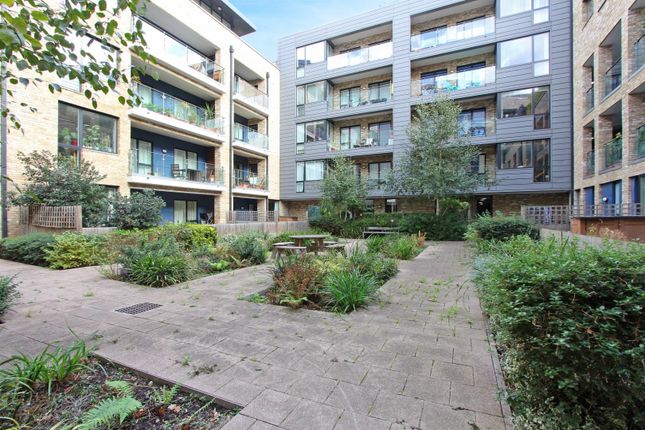 Flat for sale in Boundary Lane, London