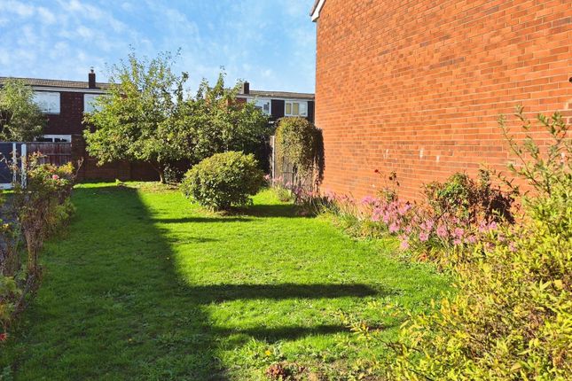 Thistledown Avenue, Burntwood photo 4
