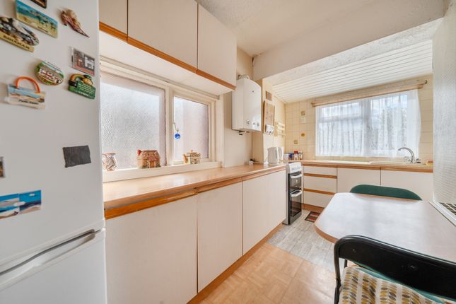 2, Dudmore Road, Swindon photo 3