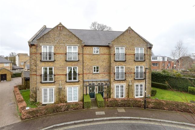 1-bed flat on Coldstream Road, Caterham, £230,000