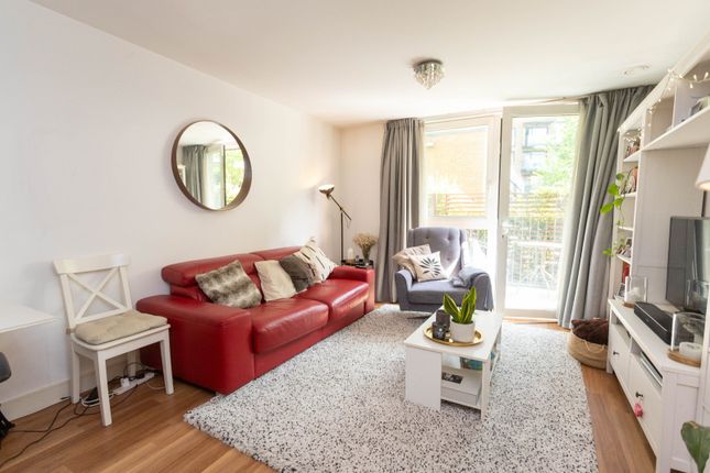 Flat to rent in Pell Street, Canada Water, London, Greater London