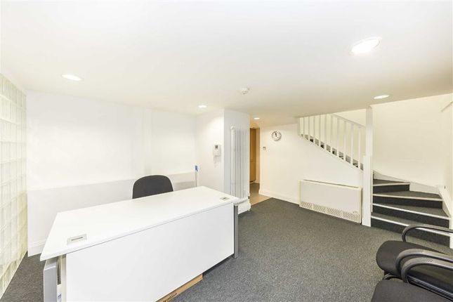 Flat for sale in Surrey Row, London