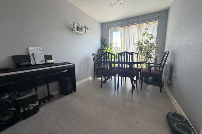 19 Warmington Avenue, Grantham photo 4