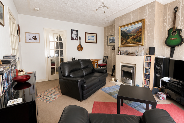 1, Bruce Drive, Stenhousemuir photo 3