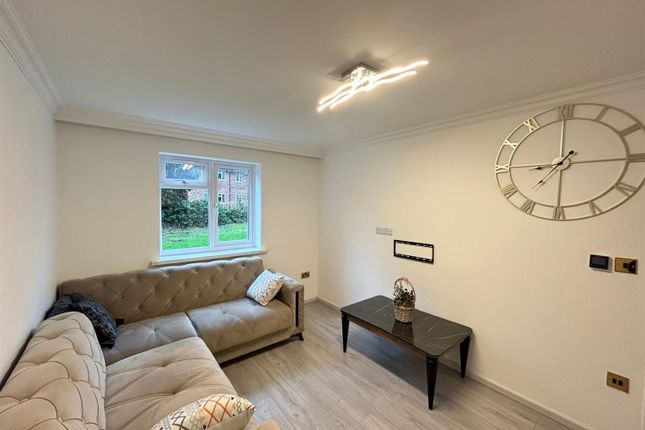 48 Cranleigh Close, Waltham Cross photo 2