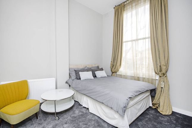 Flat to rent in Sutherland Avenue, Maida Vale, London