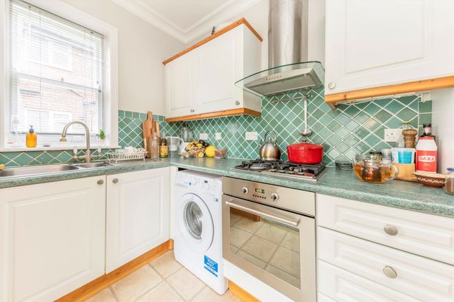 Flat 2, 12, Darlaston Road, London photo 4