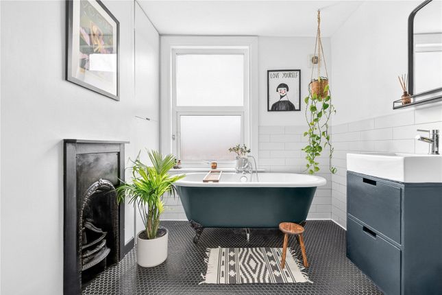 46, Cazenove Road, London photo 3