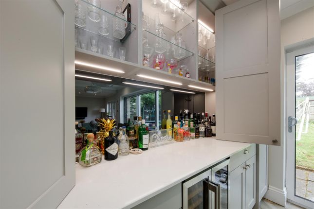 1, Gainsborough Place, Chigwell photo 3