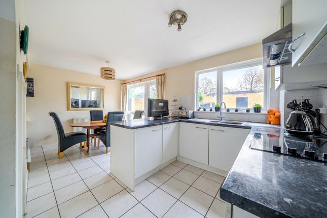 5, Holme Chase, Weybridge photo 2