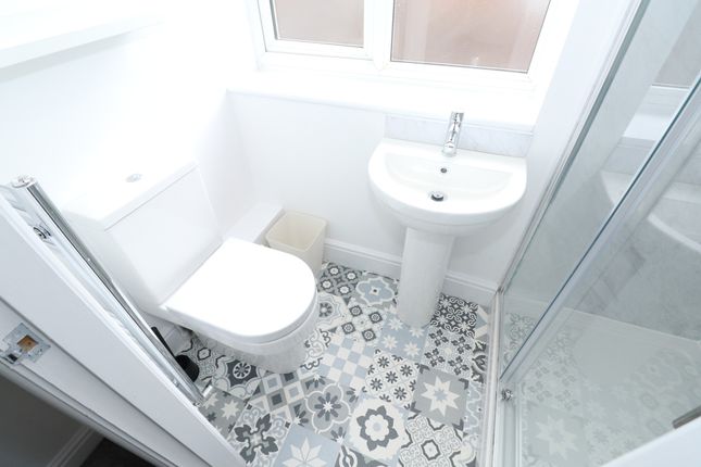 Room 3, 267 Walthall Street, Crewe, Cheshire photo 2