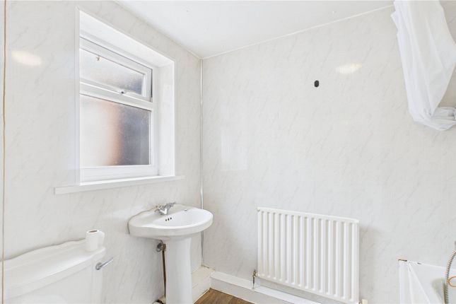 Room 2, 122, Clarendon Road, Middlesbrough photo 3