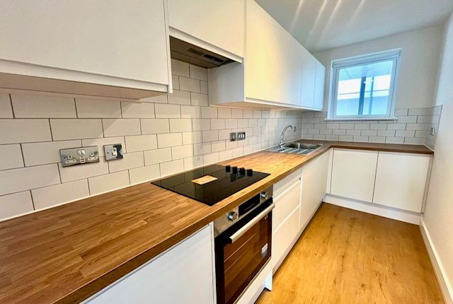 1-bed flat on 57, Bolton, £1,100/mo