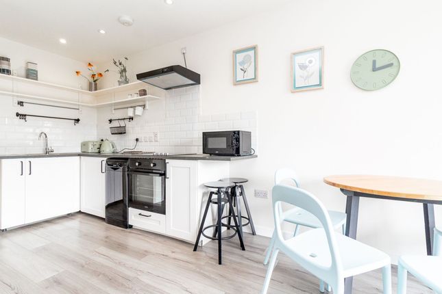 2 Arendale Court, Hendon photo 3