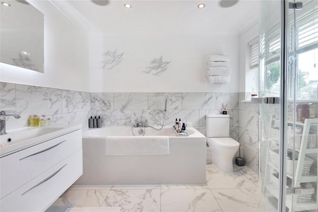 En Suite Bathroom