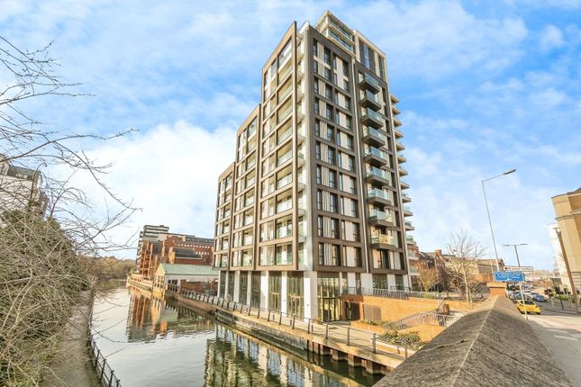 1-bed flat on Apartment 408, Verto Building,120 Kings Road, Reading, £295,000