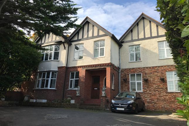 Thumbnail Room to rent in Braywick Road, Maidenhead