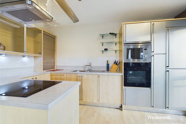 247, Luscinia View, Reading photo 2
