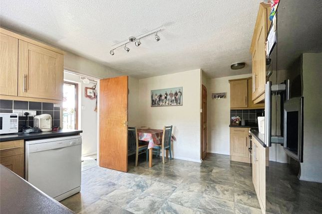 23, Mays Crescent, Cheltenham photo 4