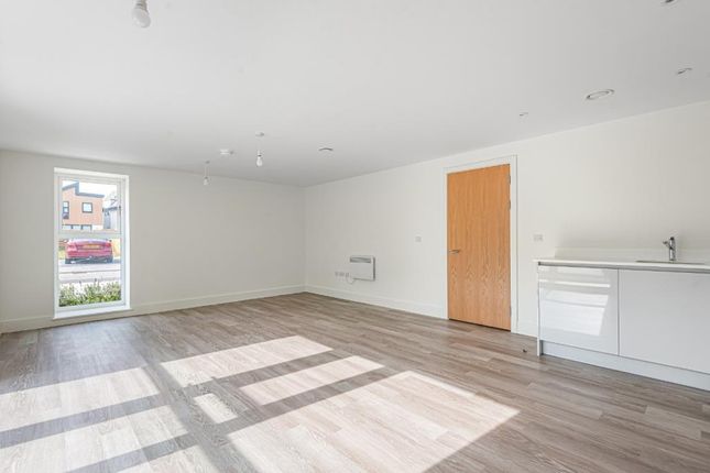 Flat 40 Queens House, Graven Hill, Bicester, Bicester photo 3