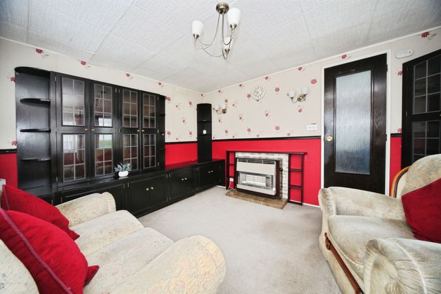 36, Little Meadow, Luton photo 2