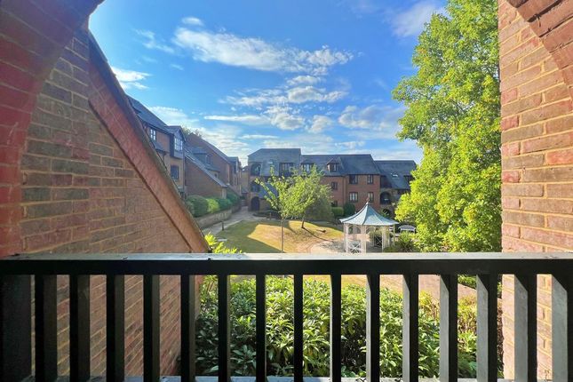 35 Dolphin Court, Kingsmead Road, High Wycombe photo 2
