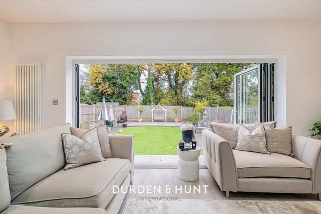 77 Woodhall Crescent, Hornchurch photo 4