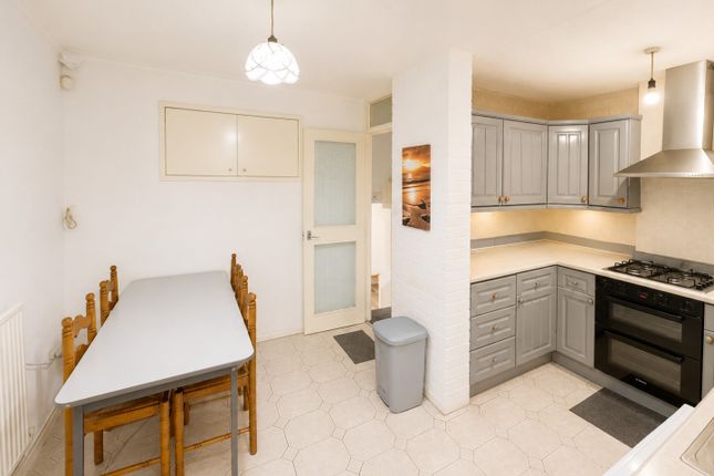 42, Colebrook Way, London photo 4