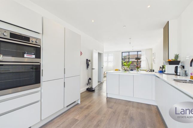 20, Gilbertson Road, Hertford photo 3