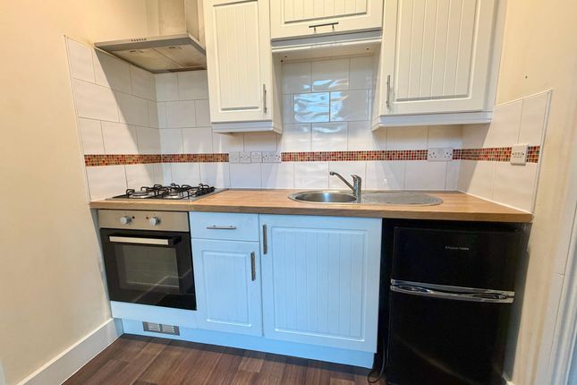 Flat 2, 33 Rock Road, Torquay photo 3