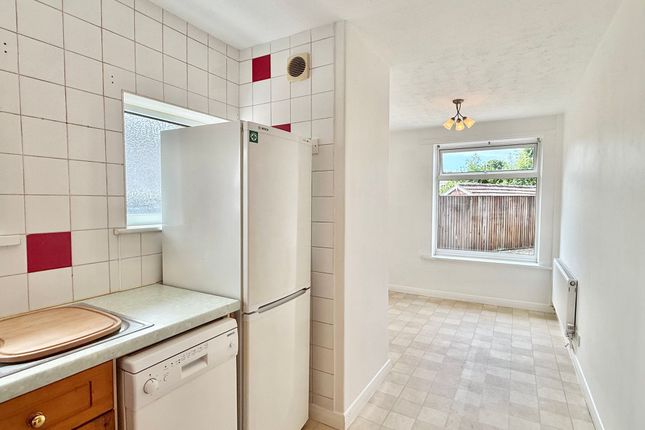 22 Hollybank Crescent, Southampton photo 4
