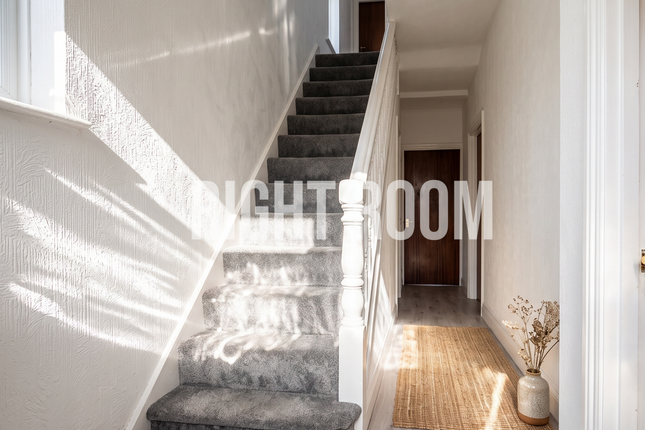 Room 2, 46 Chingford Road, London photo 5
