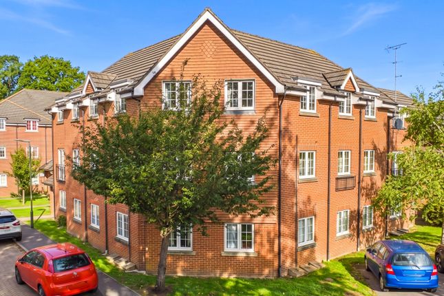 1-bed flat on HAWTHORN WAY, BORDON, £165,000
