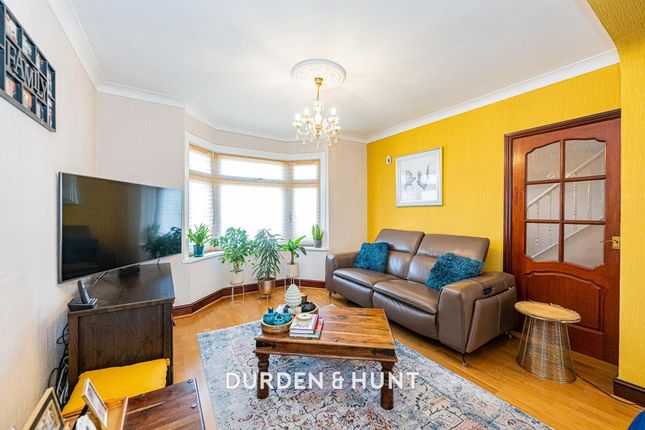 19 Brookside Gardens, Enfield photo 2