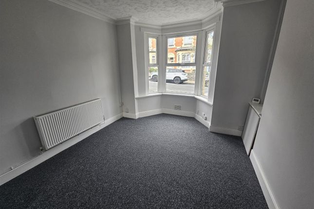 82, Castleland Street, Barry photo 2