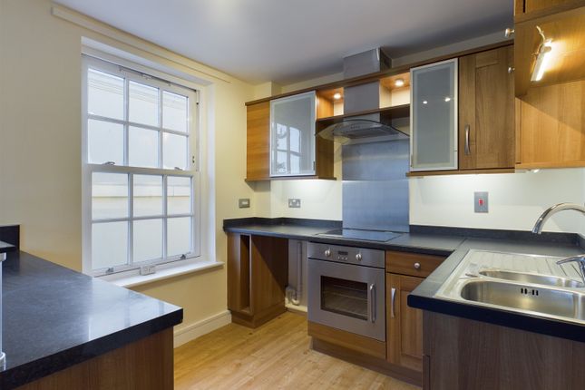 Flat 10, 1-15 Henley Court, Gloucester photo 3