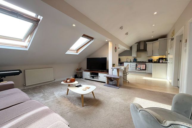 Flat 4, 165 Marsland Road, Sale photo 3