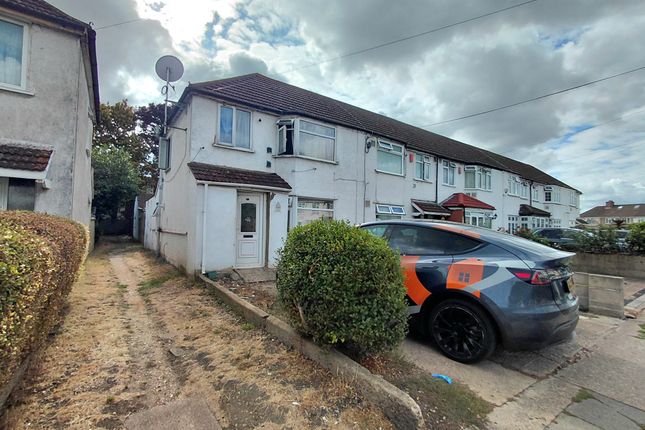 11, Waye Avenue, Hounslow photo 2