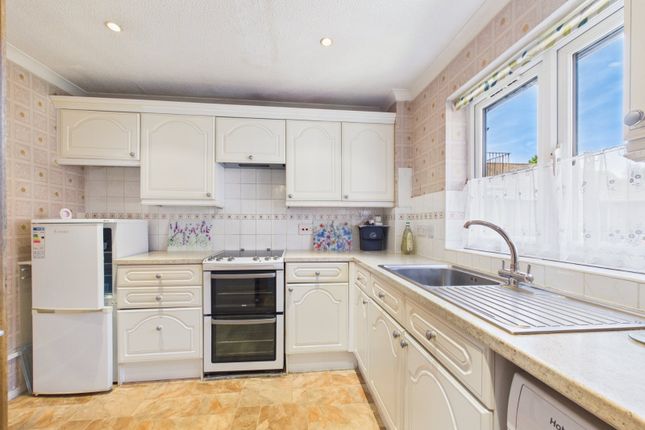 56, Town Bridge Court, Buckinghamshire photo 2