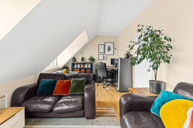 Flat 3, 66, Broad Street, Teddington photo 3