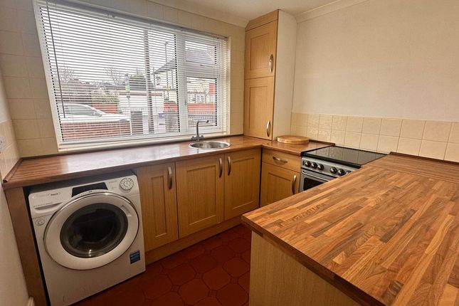 49, Colonial Road, Bedfont photo 3