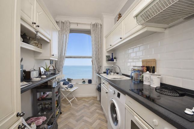 10 Hollywood Court, Royal Crescent, Margate photo 4