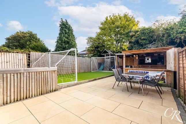 55 Village Road, Cheltenham photo 4