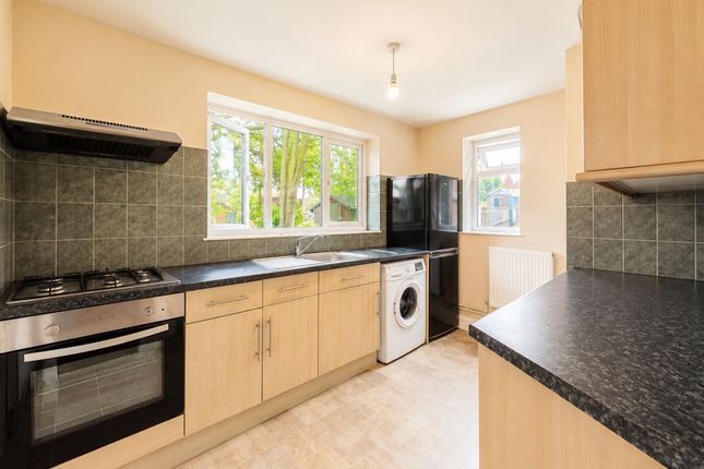 18 Summit Close, Edgware photo 3