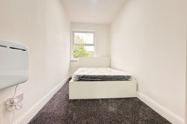 289, Wood Lane, Dagenham photo 5