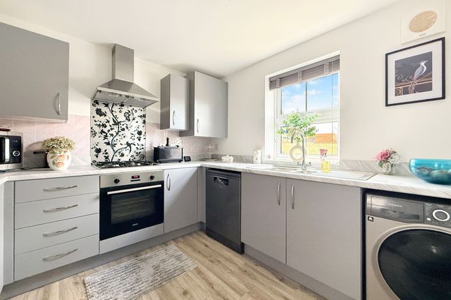 15 Parsons Grove, Faringdon photo 2