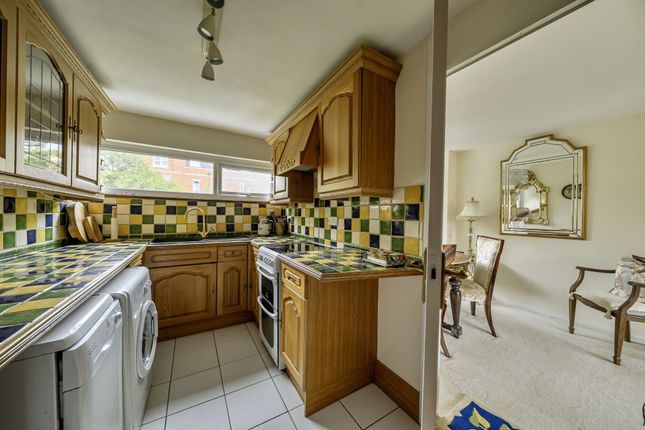 64, Edinburgh Gardens, Windsor photo 4